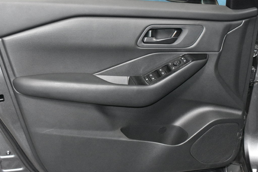Used 2026 Nissan Rogue S AWD/4WD image 4