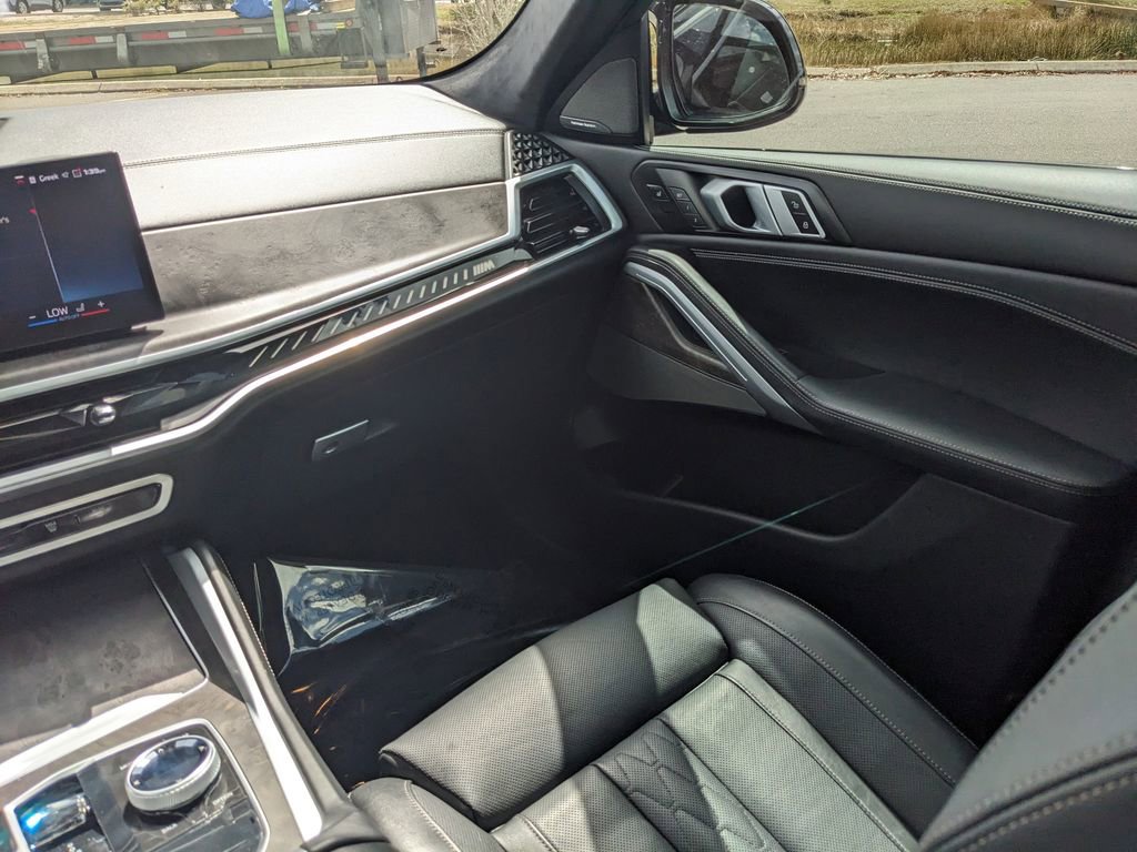 Used 2024 BMW X6 M60i image 21