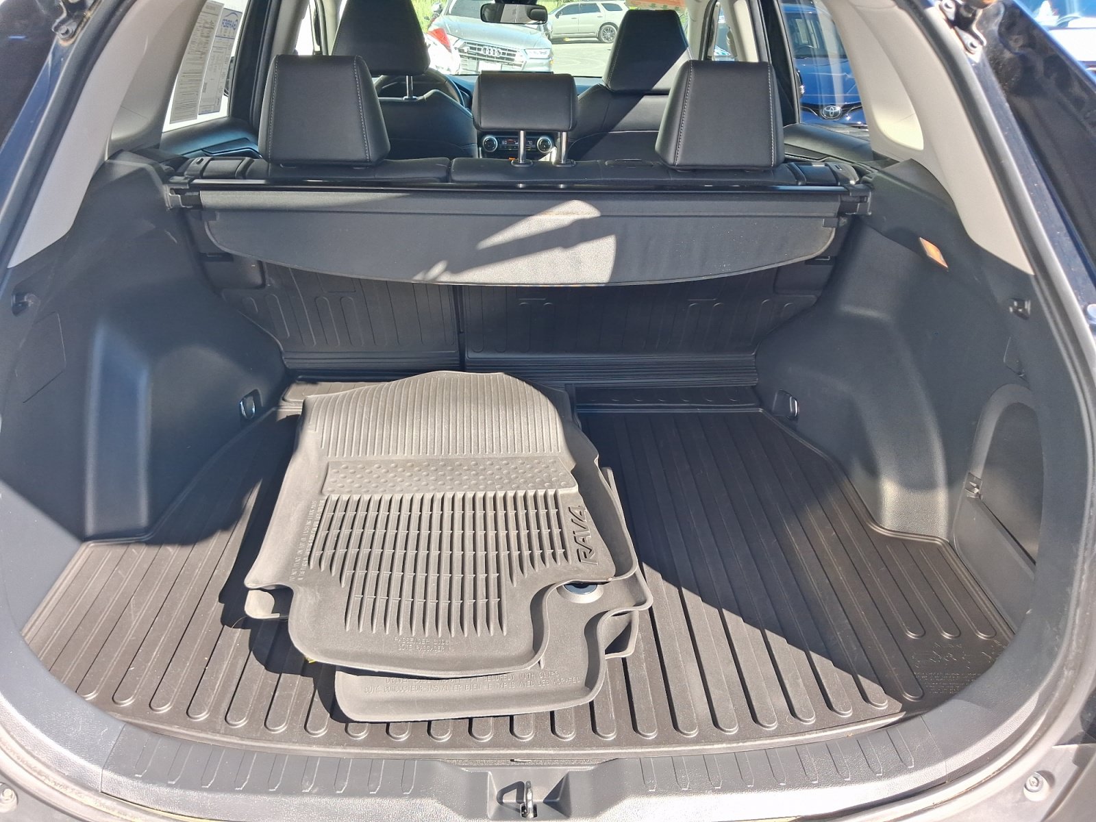 Used 2021 Toyota RAV4 XLE Premium AWD/4WD image 25