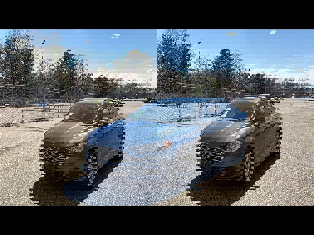 Used 2018 Ford Fusion S image 2