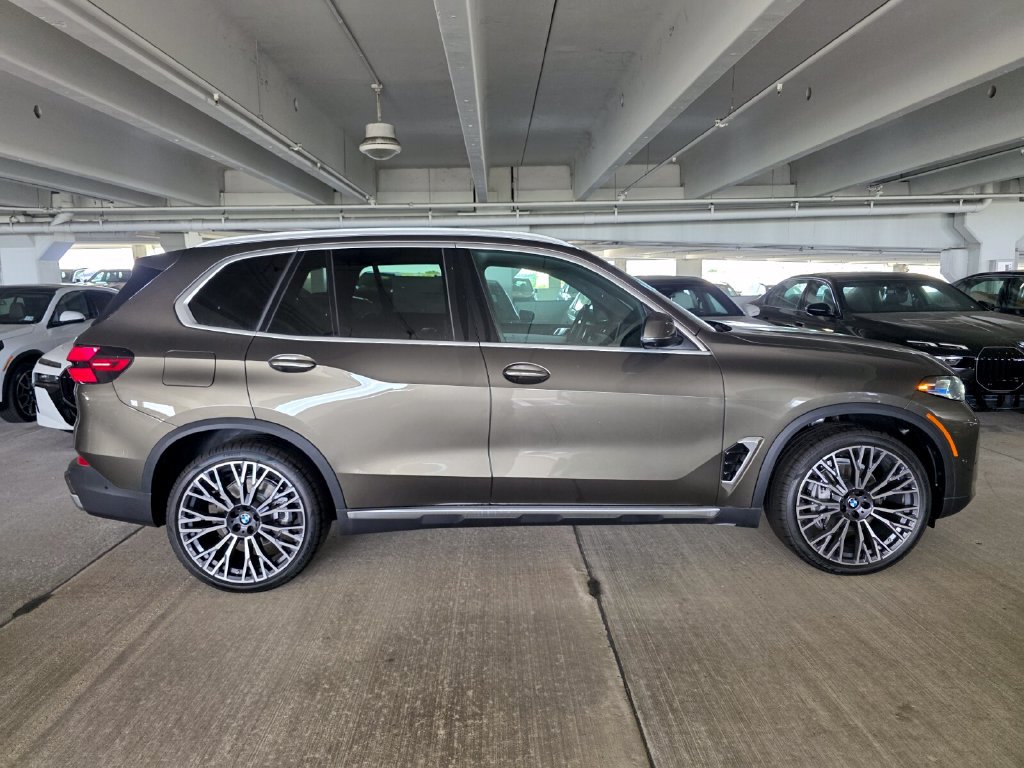 New 2026 BMW X5 xDrive40i AWD/4WD image 3