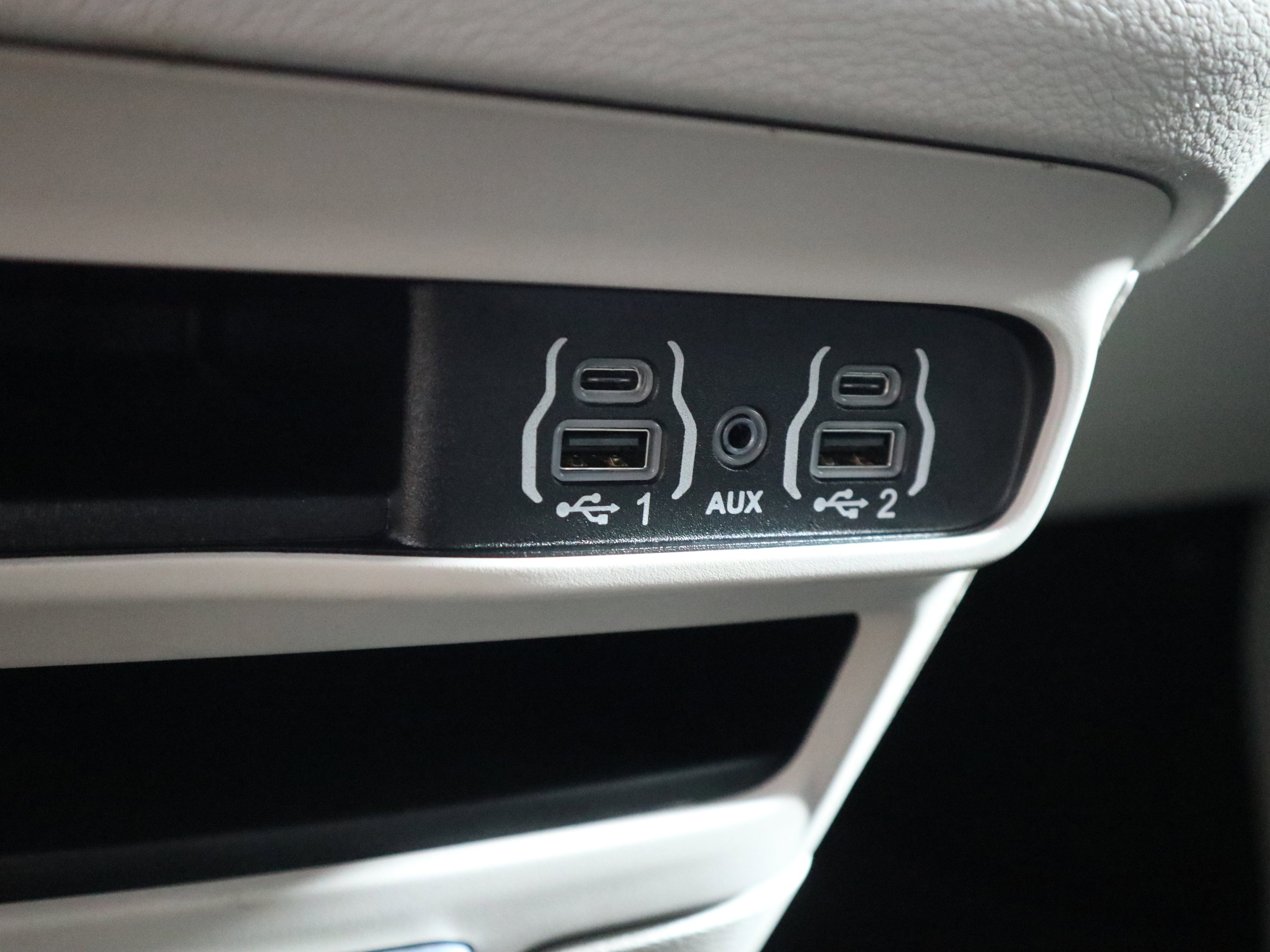Used 2024 Chrysler Pacifica Touring-L FWD image 30