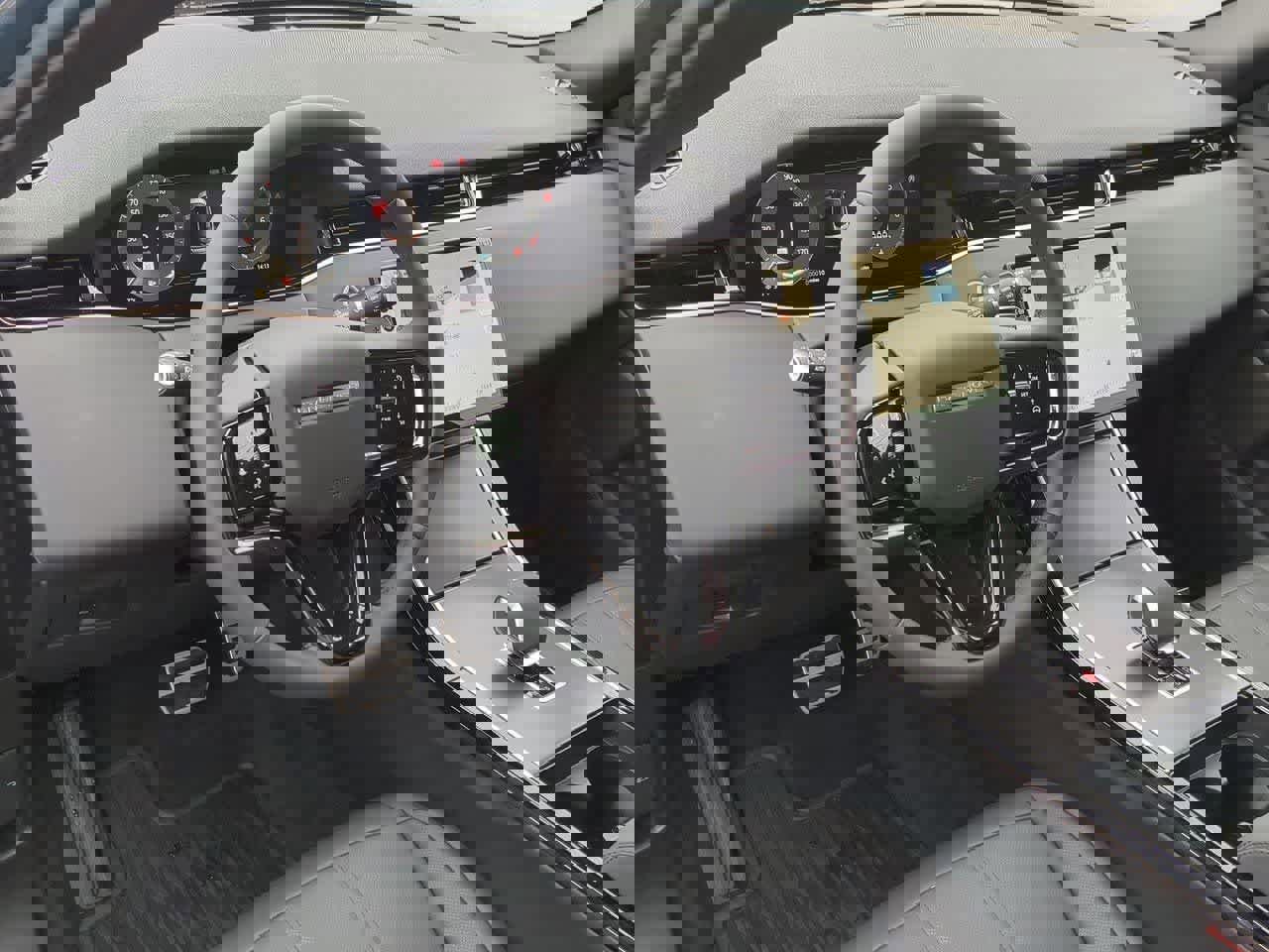 New 2026 Land Rover Range Rover Evoque Dynamic SE image 2