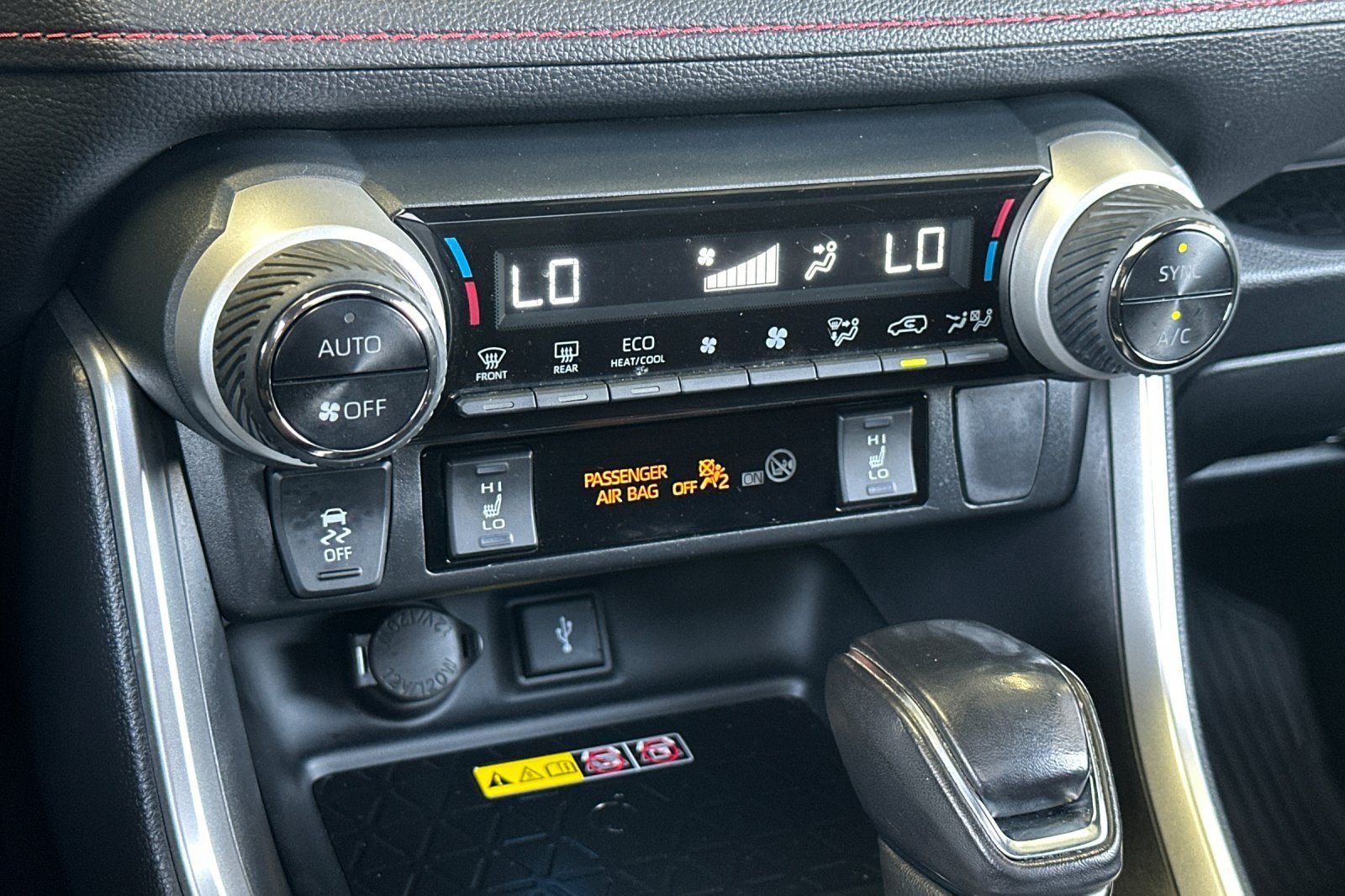 Used 2022 Toyota RAV4 XSE w/ Weather Package AWD/4WD image 19