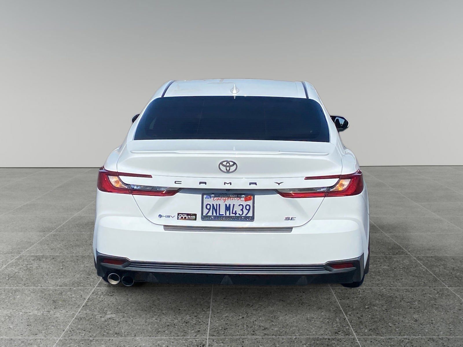 Used 2025 Toyota Camry SE FWD image 4