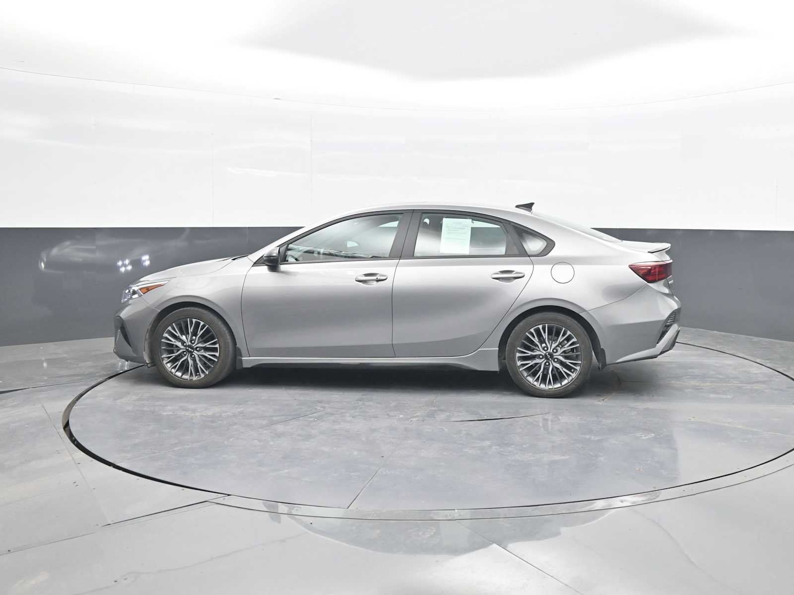 Used 2023 Kia Forte GT-Line w/ GT-Line Premium Package FWD image 5