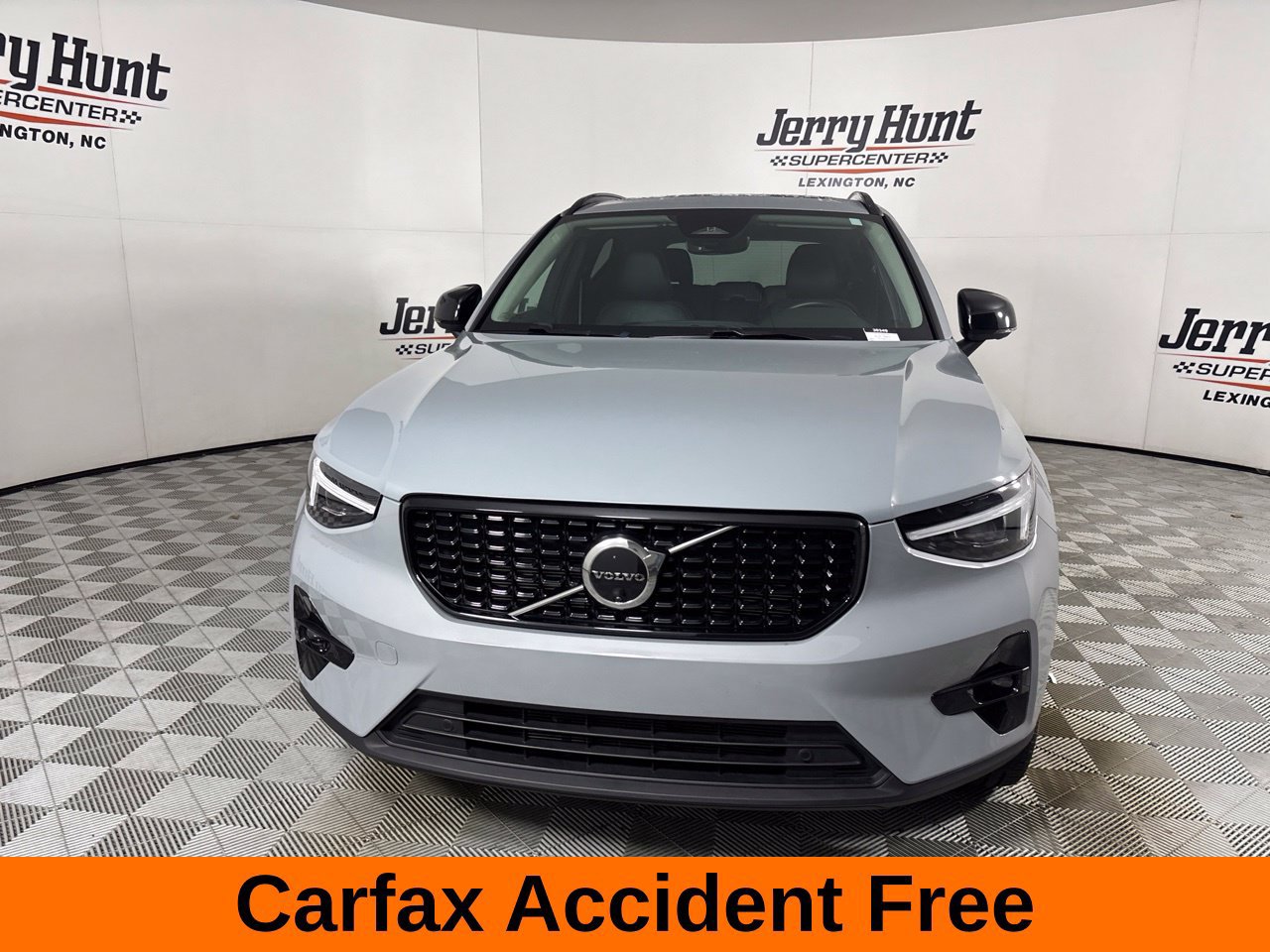 Used 2026 Volvo XC40 B5 Plus AWD/4WD image 3