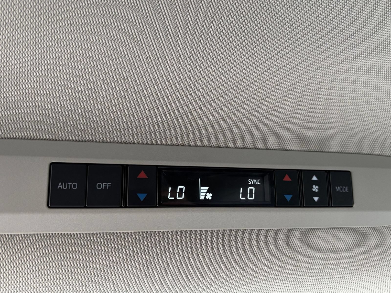 Used 2025 Toyota Sienna XLE FWD image 24