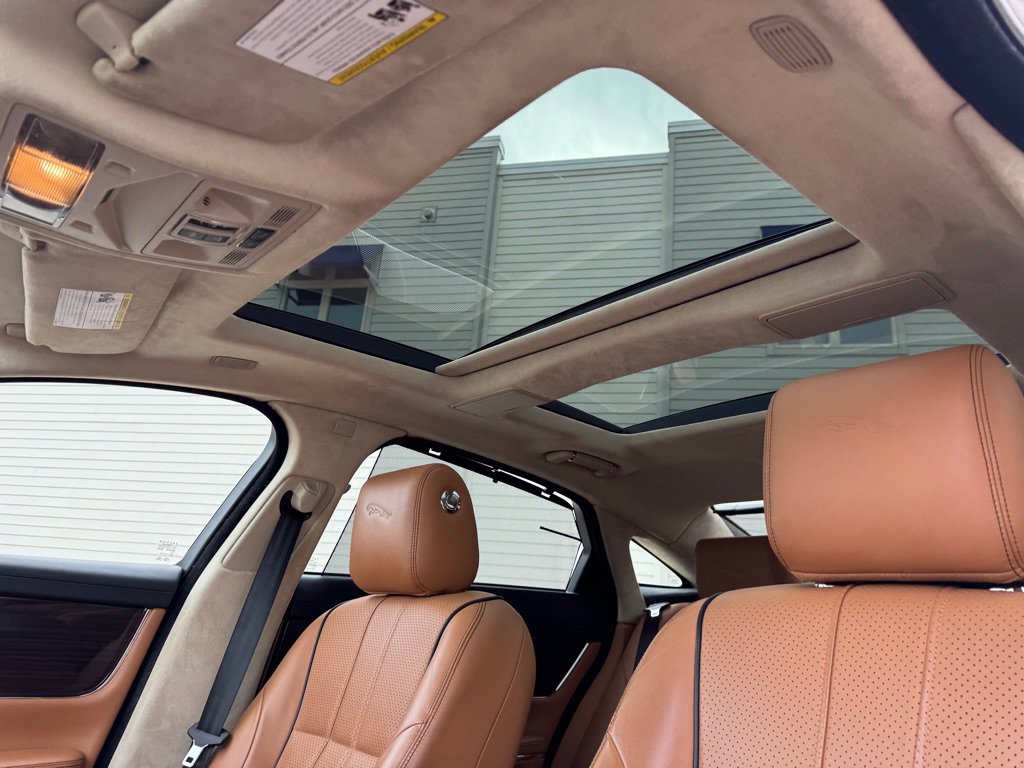 Used 2011 Jaguar XJ L image 13