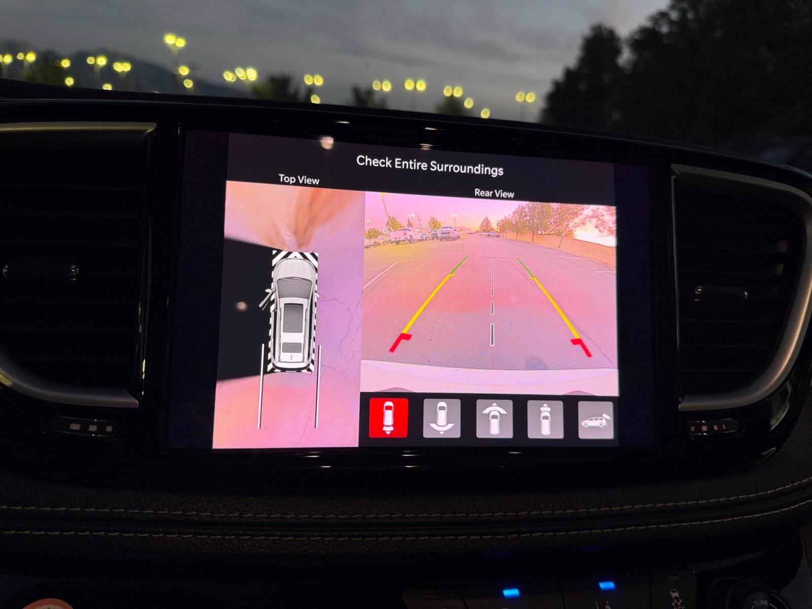 Used 2024 Chrysler Pacifica Limited FWD image 29