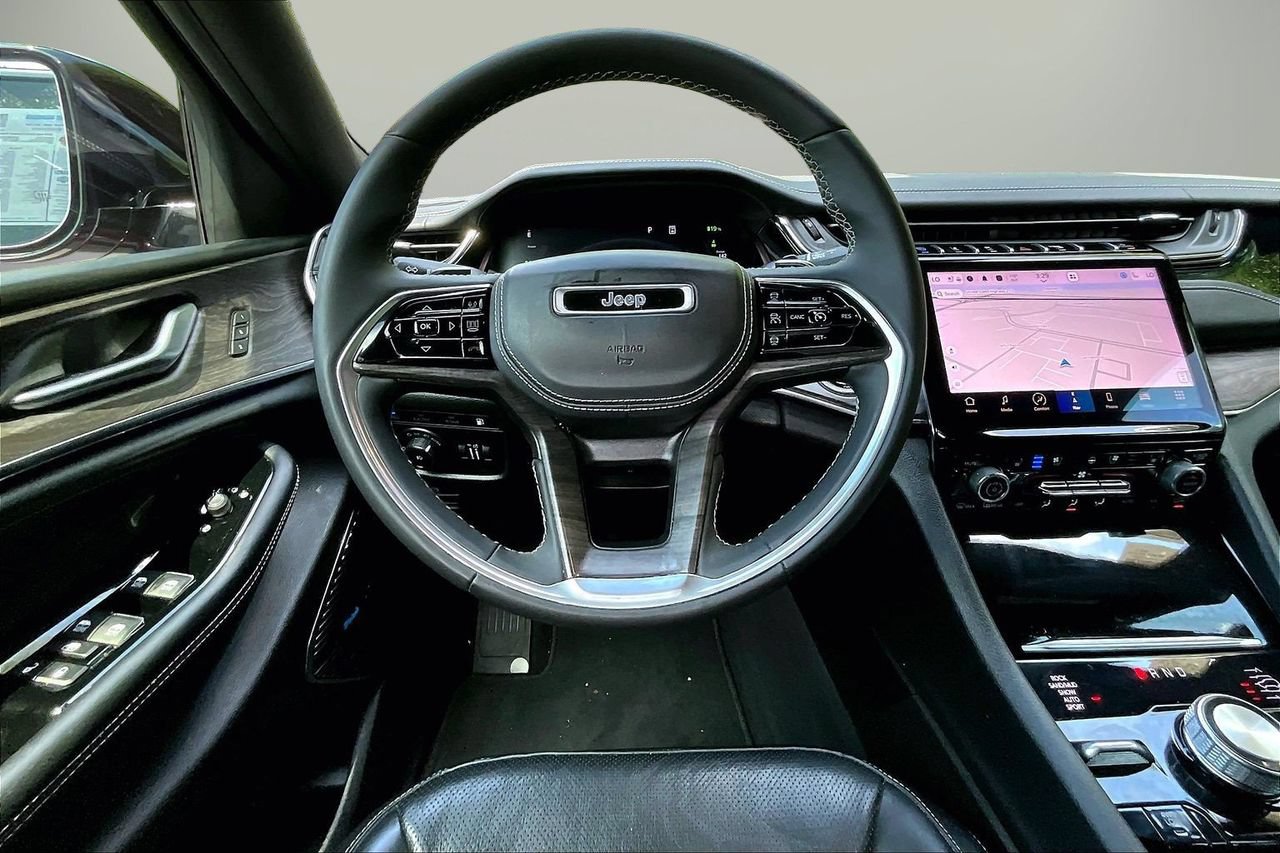 Used 2023 Jeep Grand Cherokee Overland AWD/4WD image 11