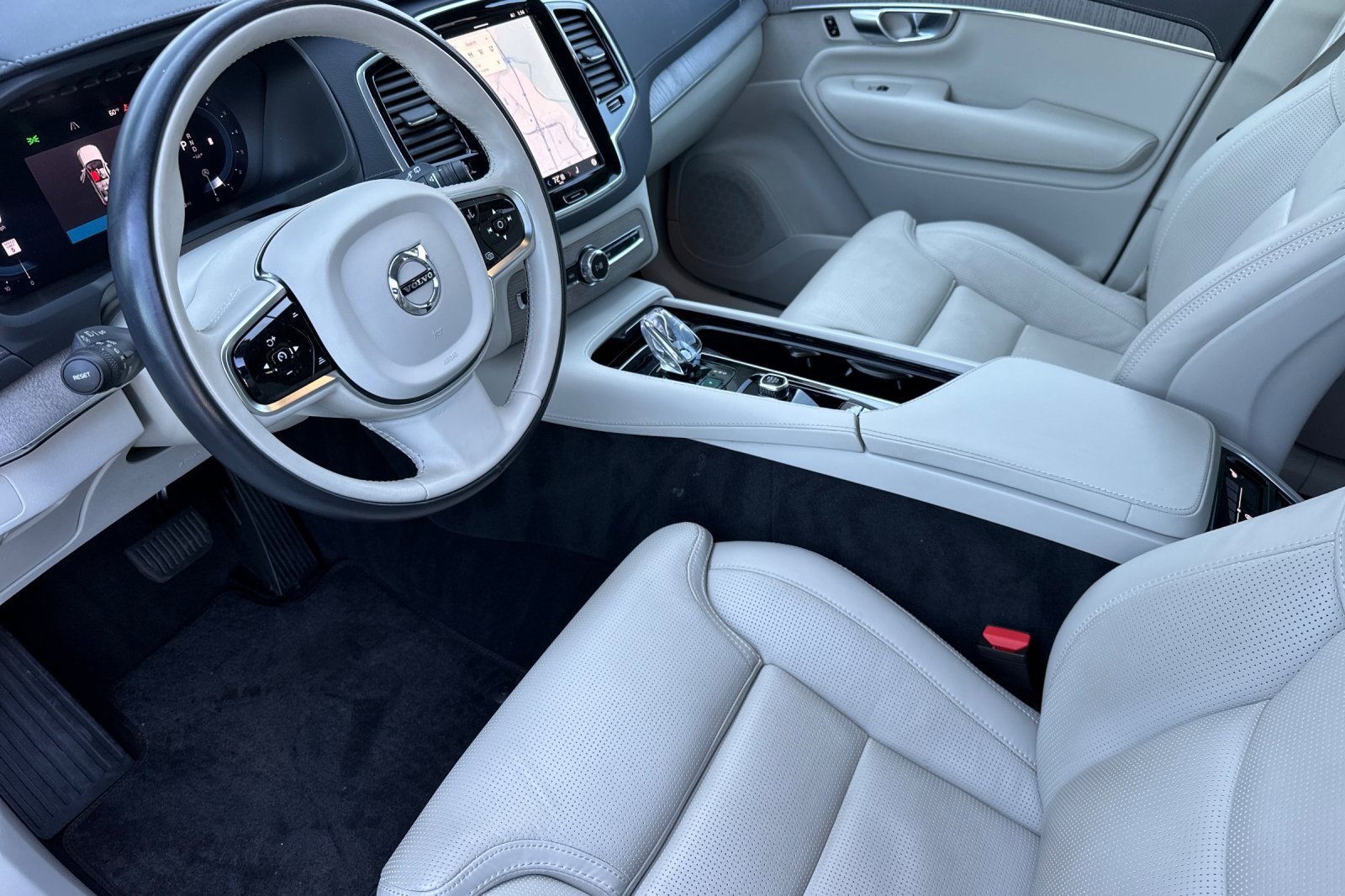 Used 2025 Volvo XC90 B6 Ultra image 9