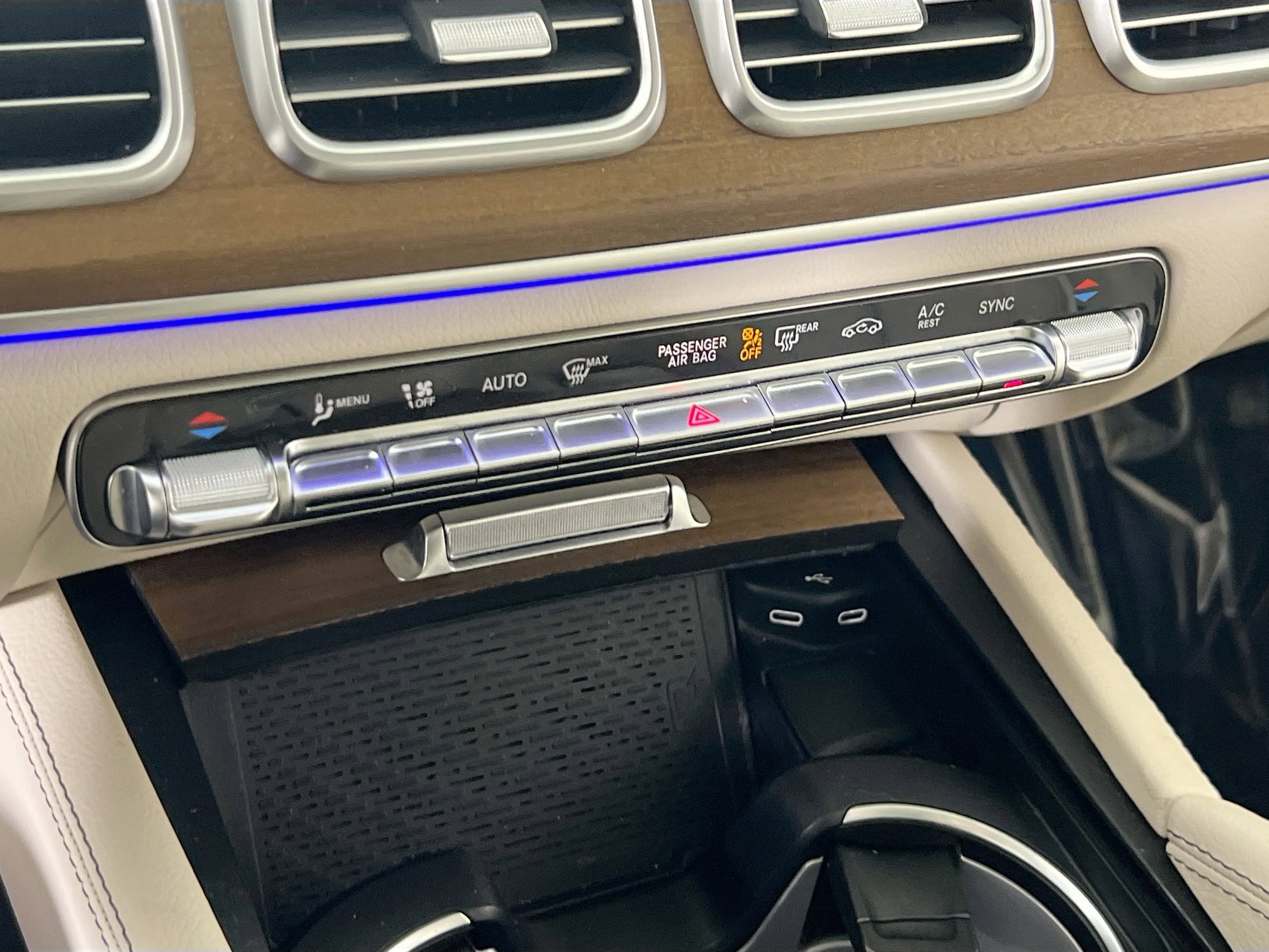 Used 2024 Mercedes-Benz GLS 450 4MATIC image 16