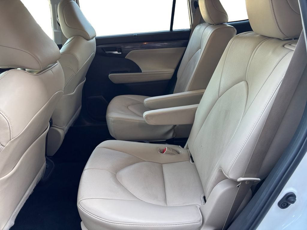Used 2020 Toyota Highlander Limited FWD image 13