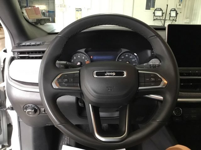 Used 2024 Jeep Compass Latitude AWD/4WD image 23