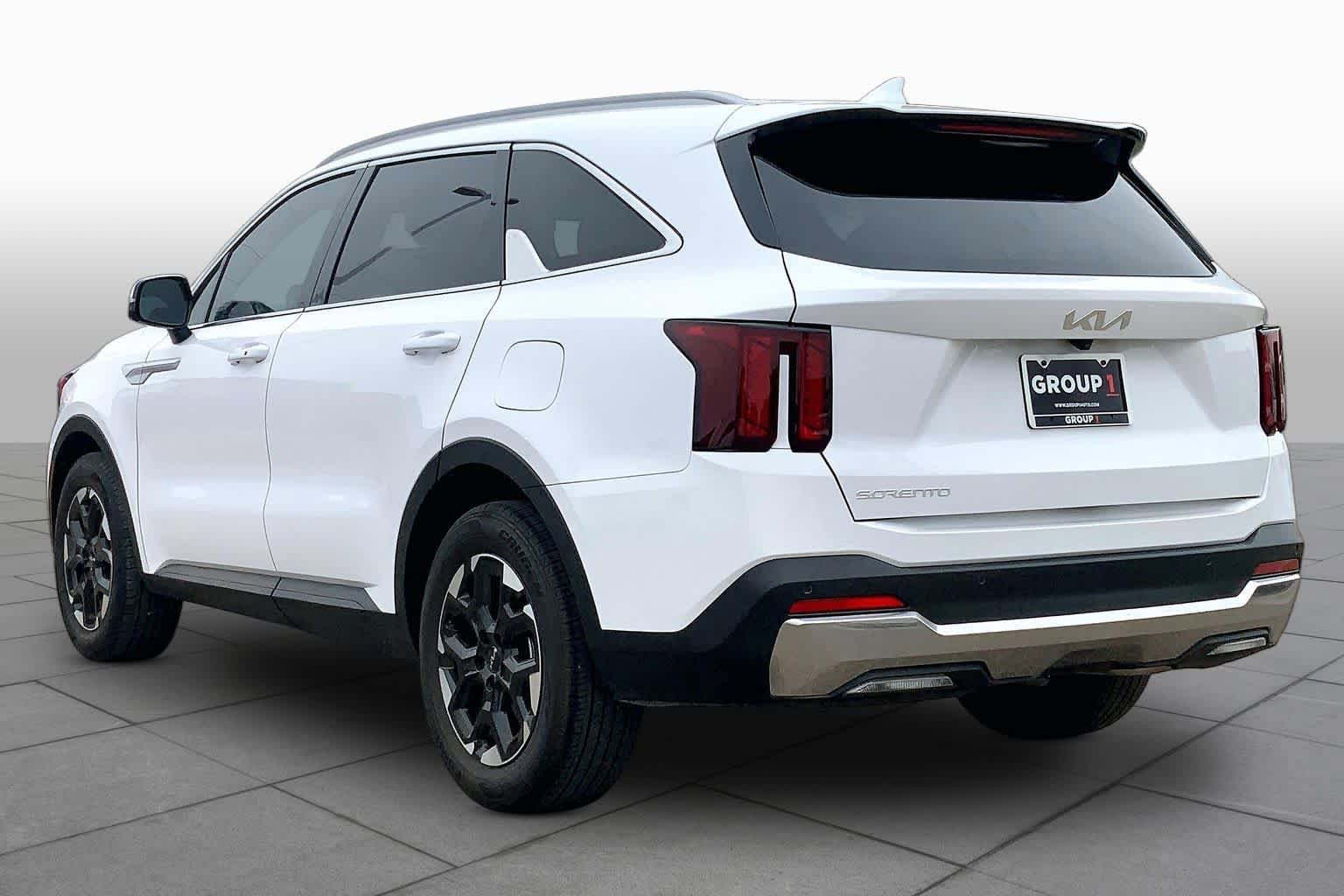 Used 2025 Kia Sorento S image 12