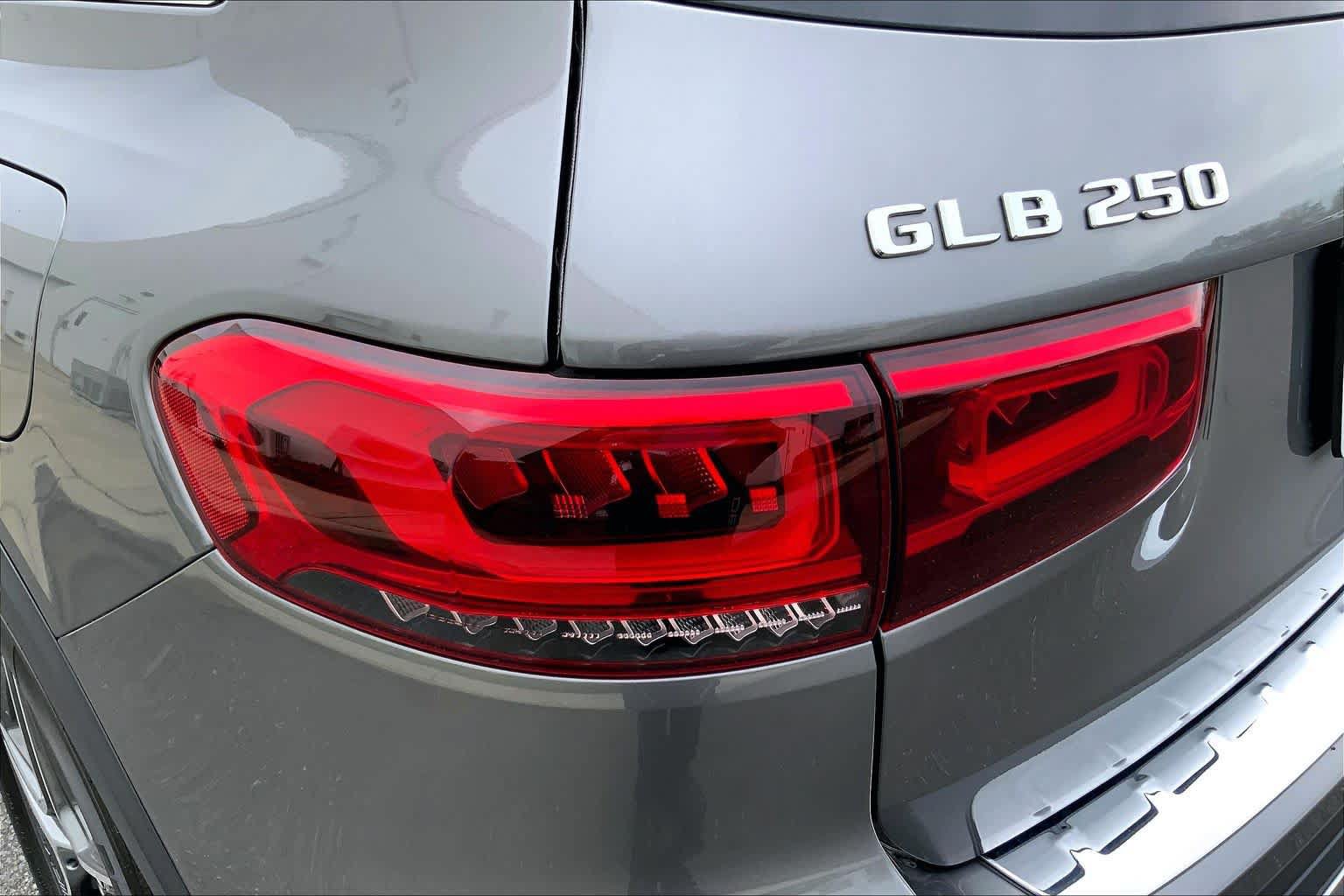 Used 2023 Mercedes-Benz GLB 250 4MATIC image 27