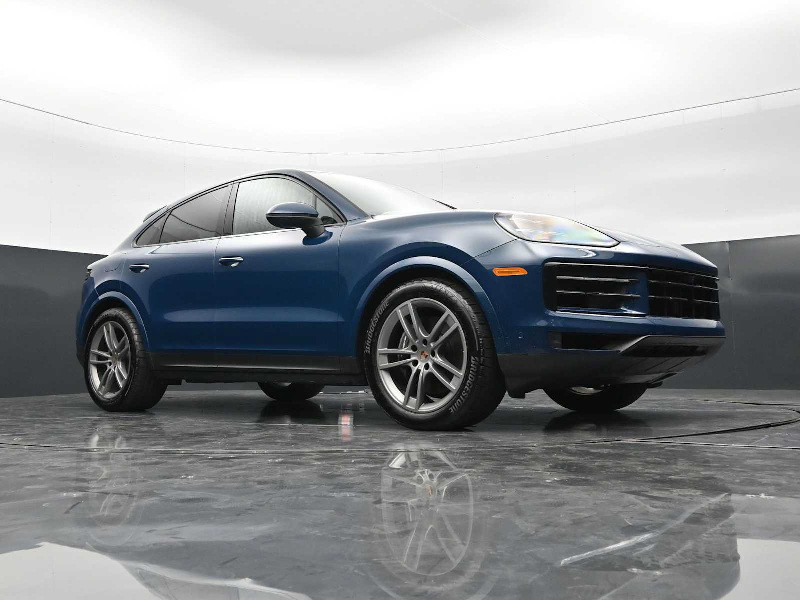 Certified 2025 Porsche Cayenne Coupe AWD/4WD image 44
