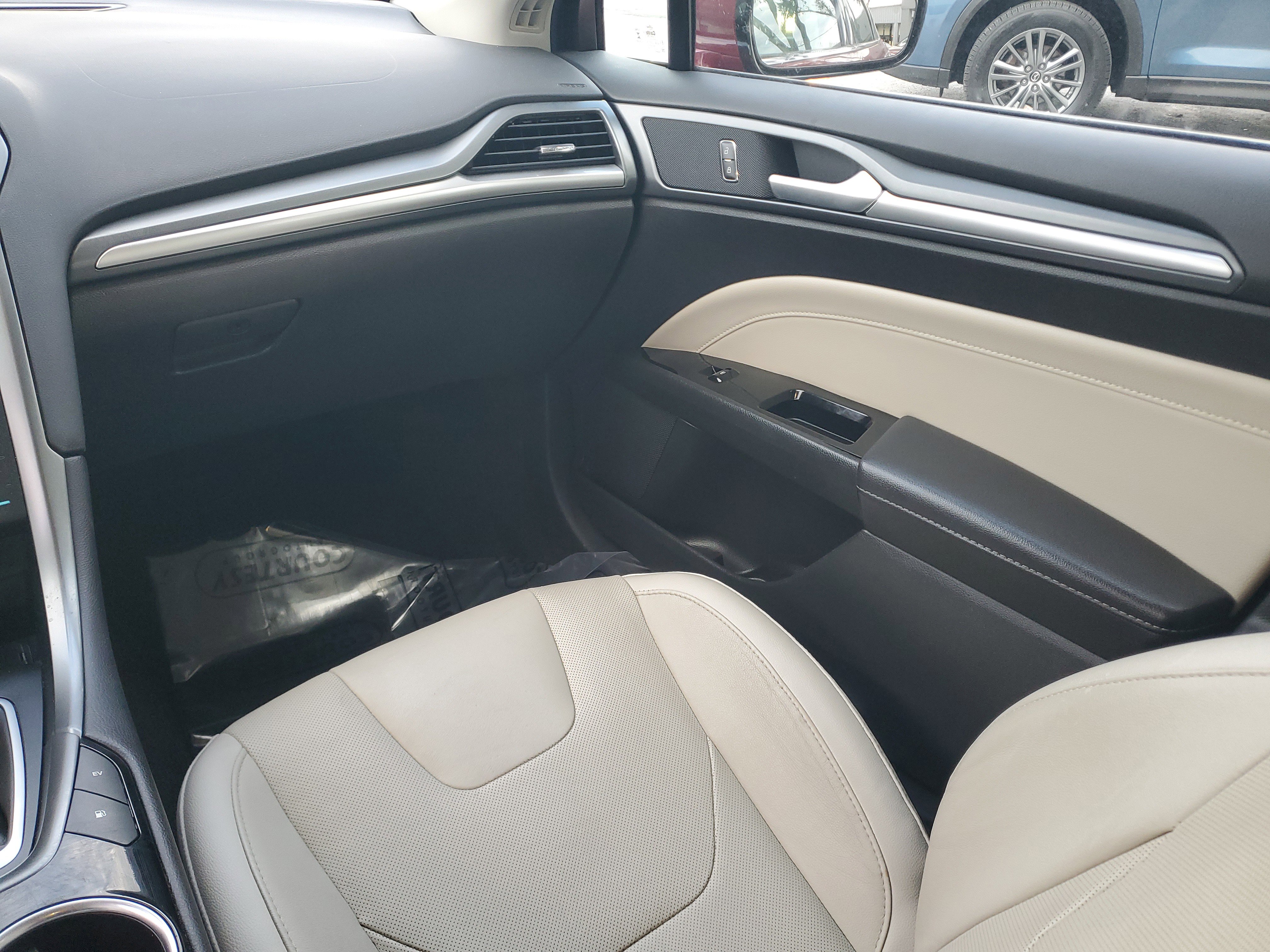 Used 2015 Ford Fusion Energi Titanium w/ Driver Assist Package image 16