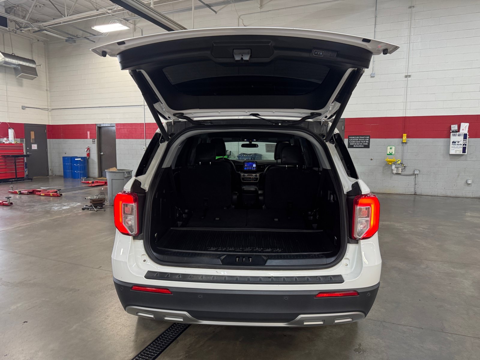 Used 2023 Ford Explorer XLT w/ Equipment Group 202A RWD image 34