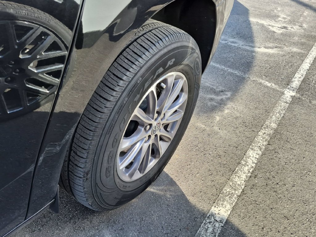 Used 2023 Buick Enclave Essence FWD image 5