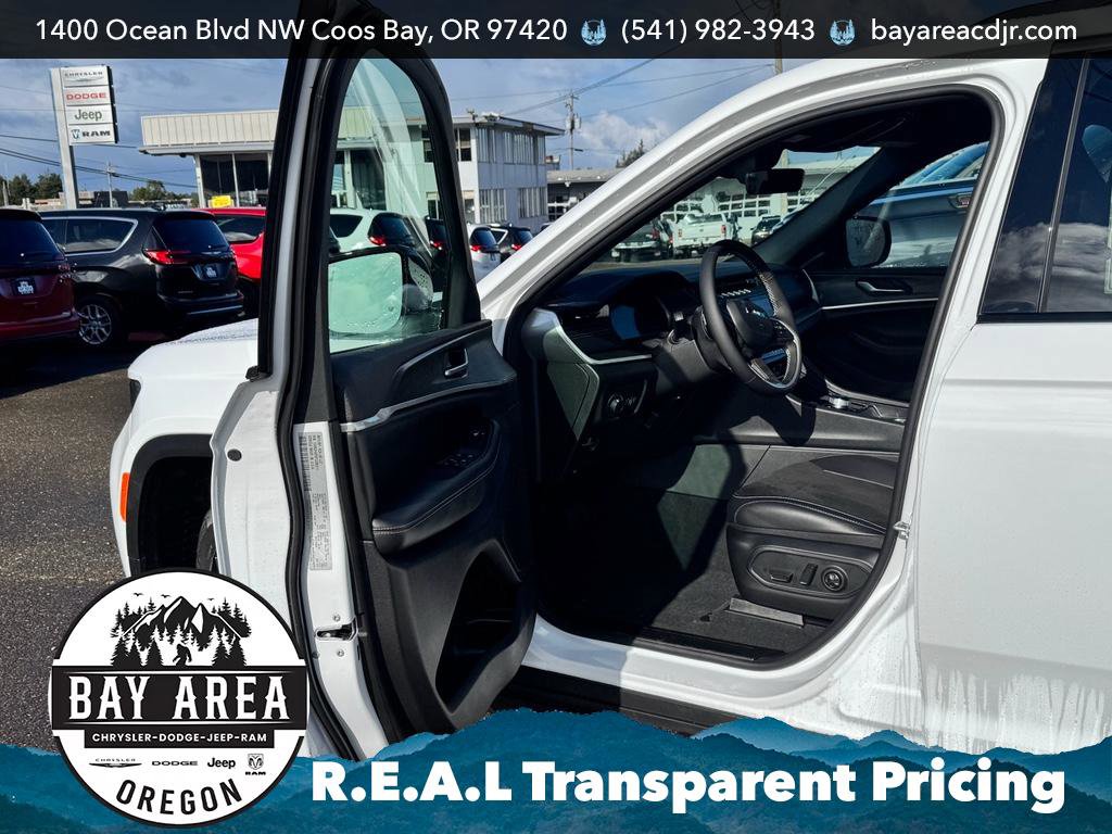 New 2026 Jeep Grand Cherokee Altitude image 11