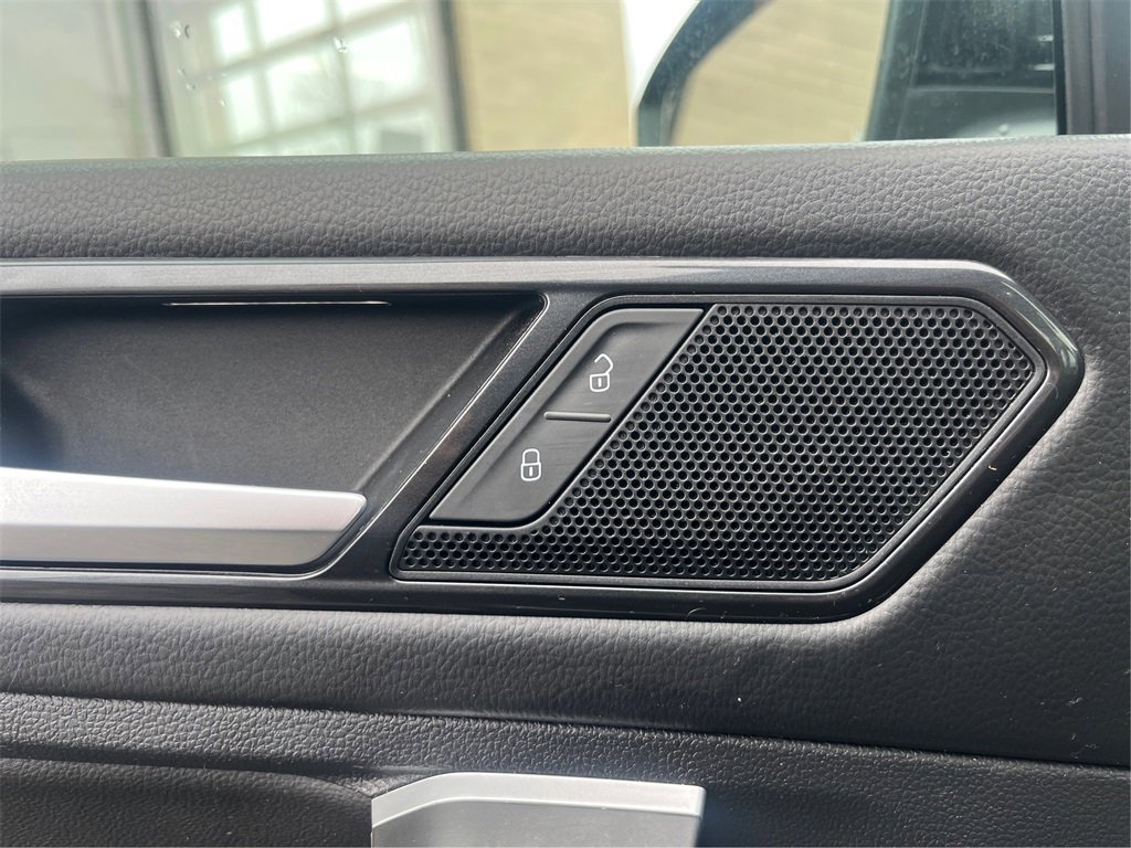 Used 2024 Volkswagen Tiguan SE R-Line image 43