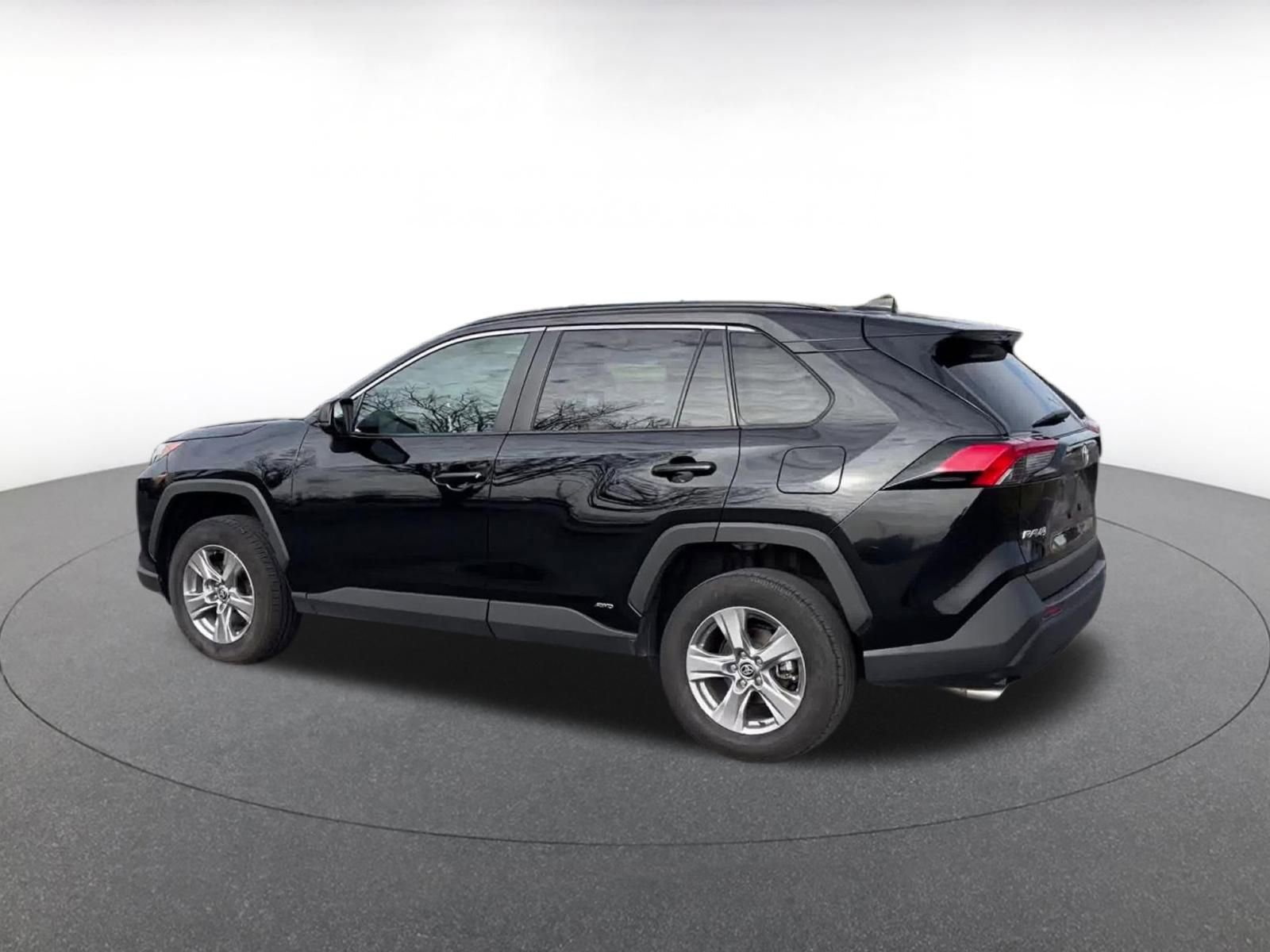 Used 2025 Toyota RAV4 LE image 10