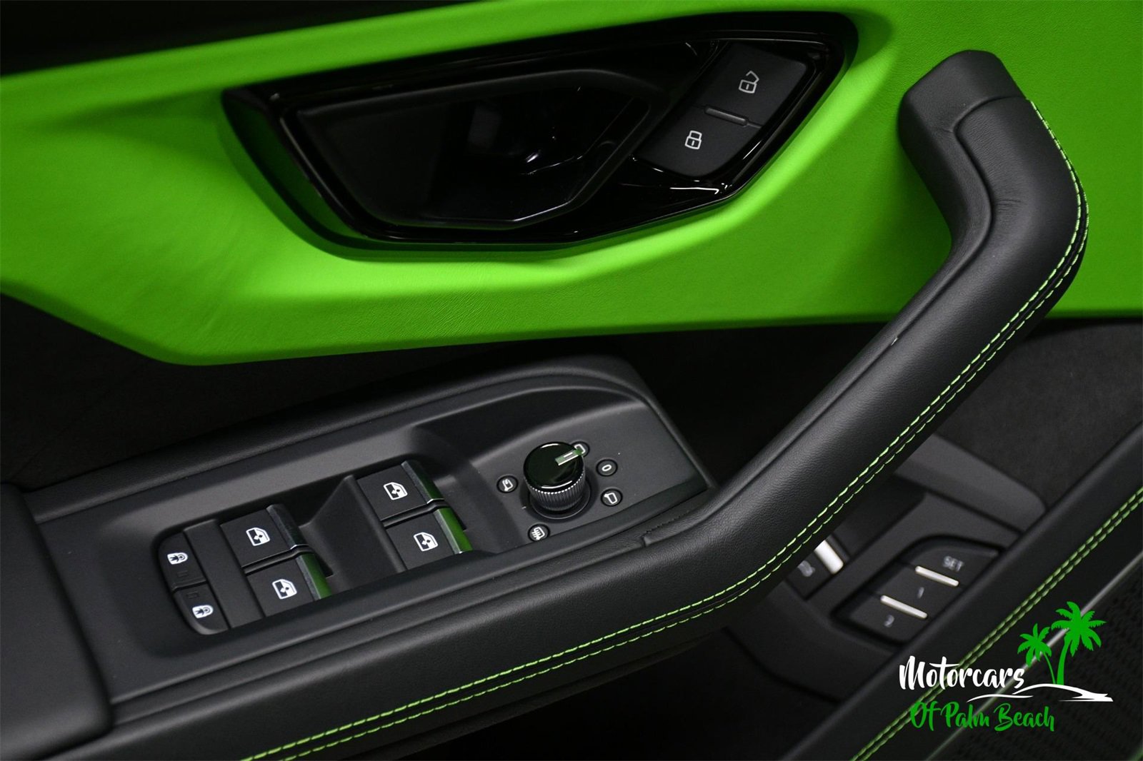 Used 2025 Lamborghini Urus SE image 20