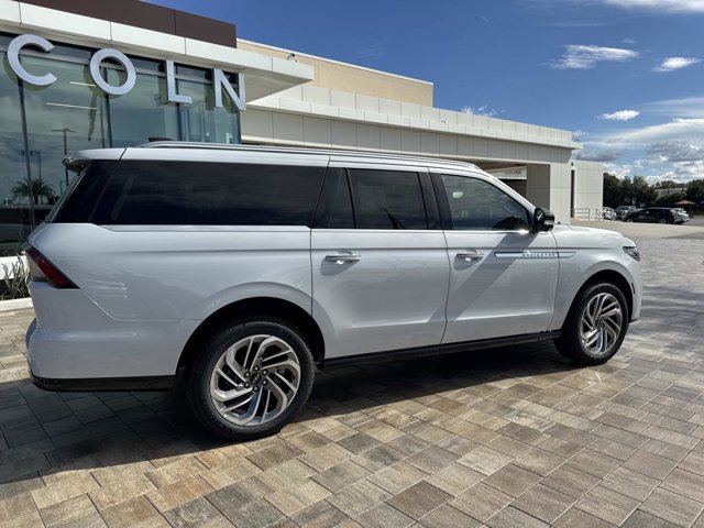 New 2025 Lincoln Navigator L Reserve AWD/4WD image 2
