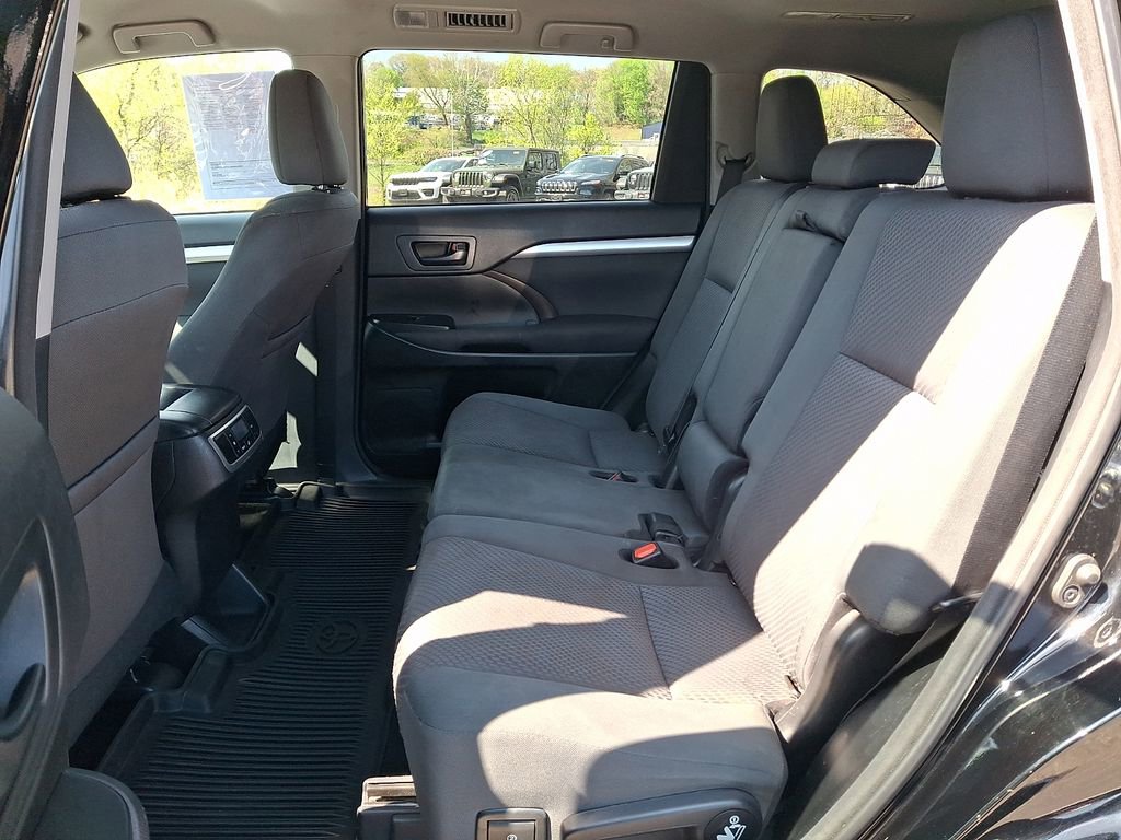 Used 2018 Toyota Highlander LE w/ Protection Package #3 AWD/4WD image 10