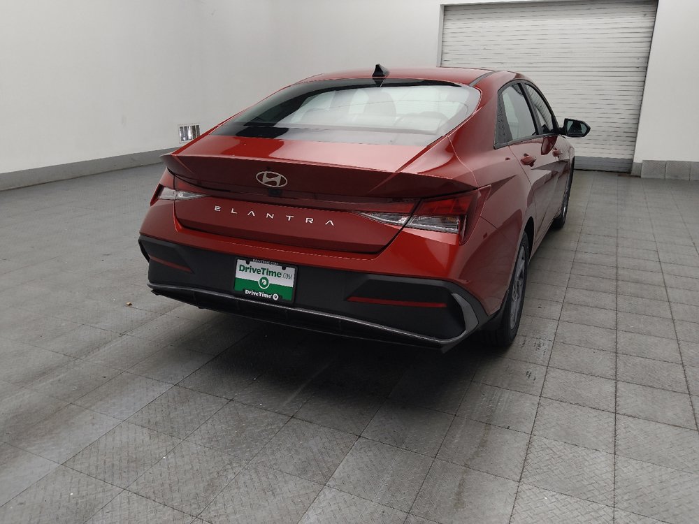 Used 2024 Hyundai Elantra SEL FWD image 9