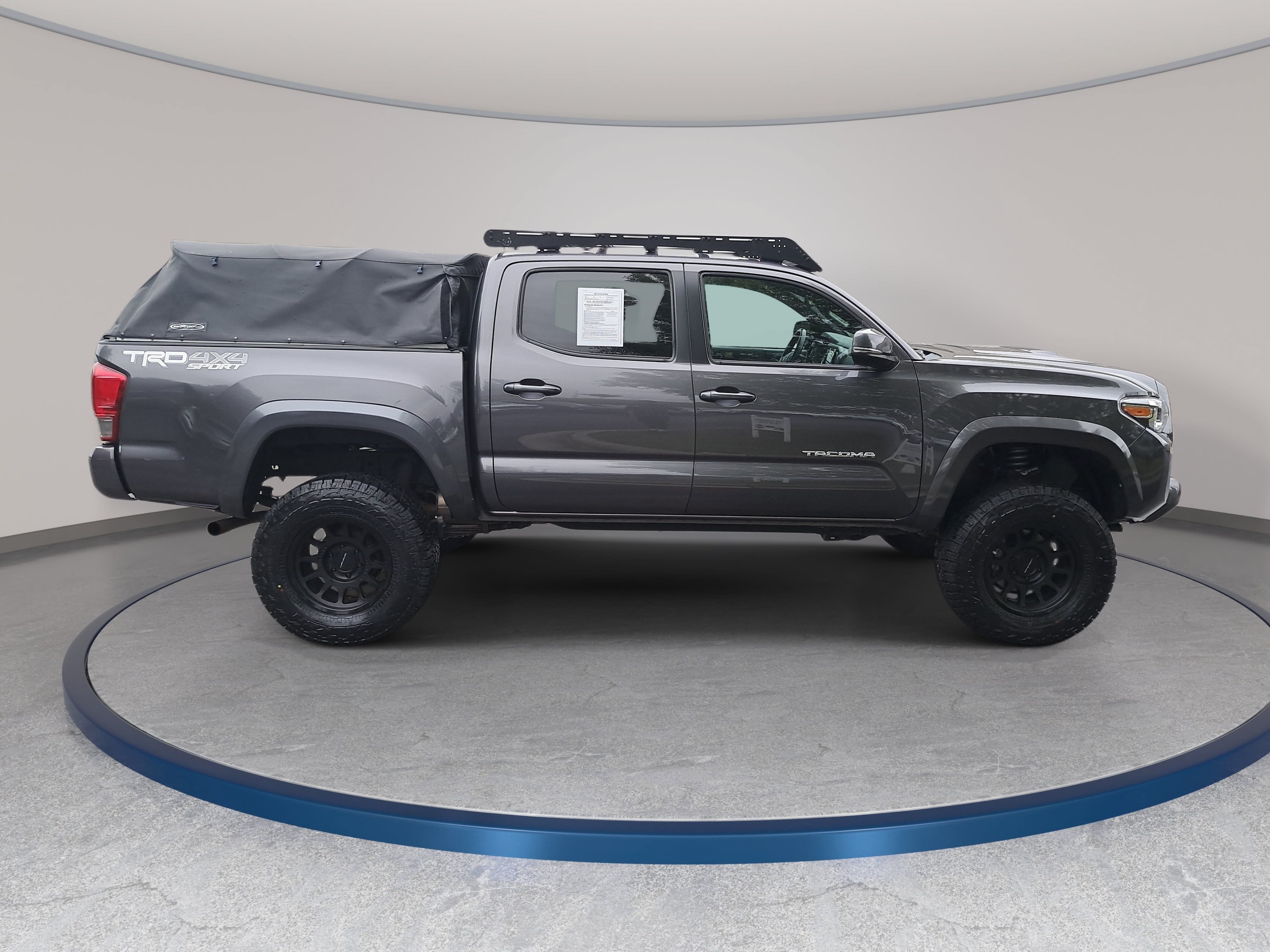 Used 2017 Toyota Tacoma TRD Sport w/ Premium & Technology Package AWD/4WD image 4