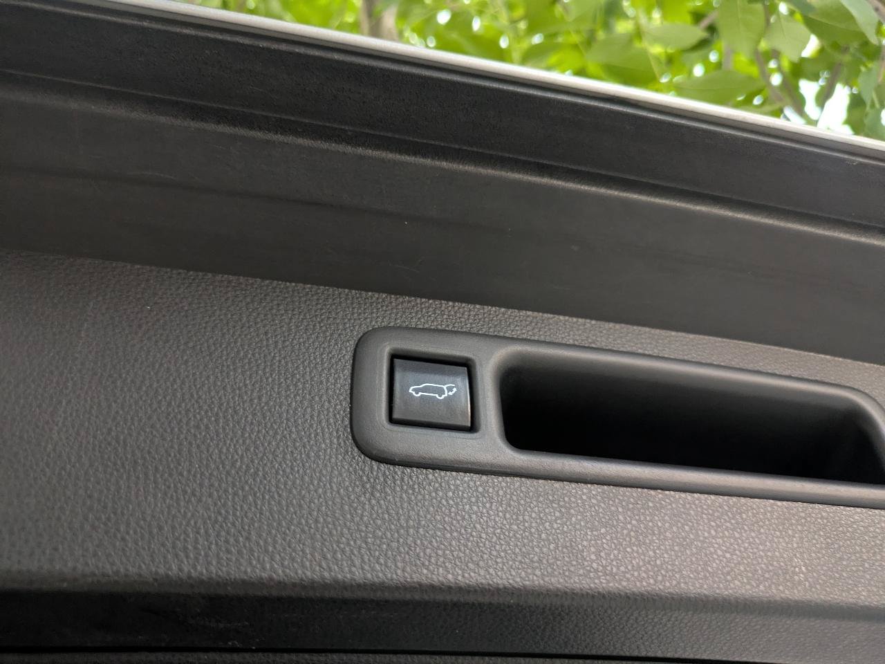 Used 2021 Toyota Highlander XSE FWD image 18