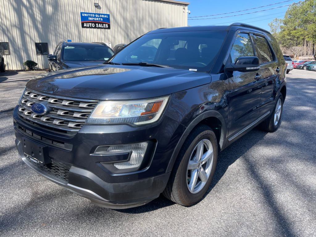 Used 2017 Ford Explorer XLT w/ Equipment Group 201A AWD/4WD image 1