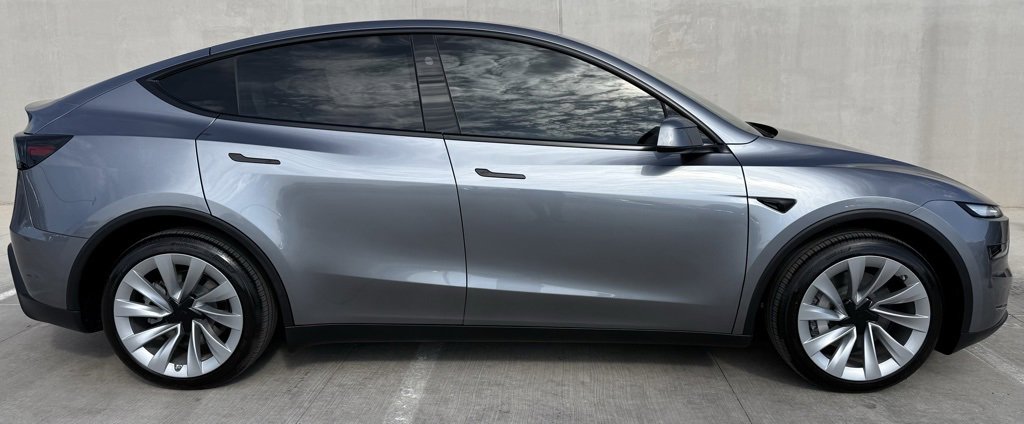 Used 2026 Tesla Model Y 2WD image 3