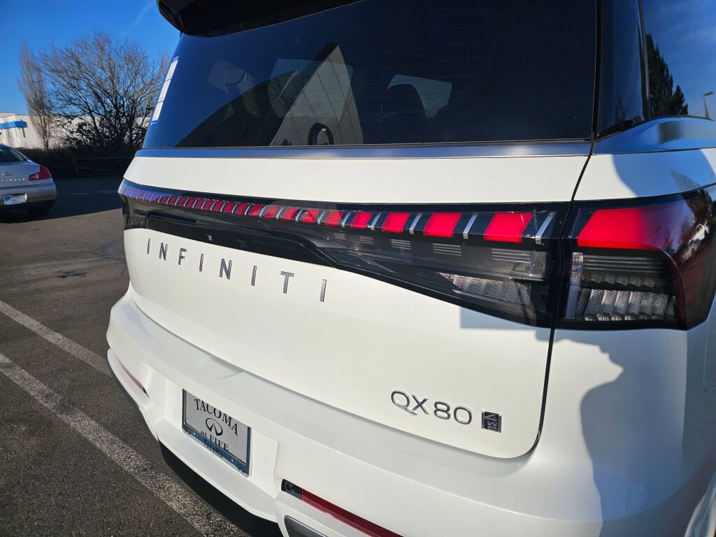 New 2026 INFINITI QX80 Luxe w/ Cargo Package image 18