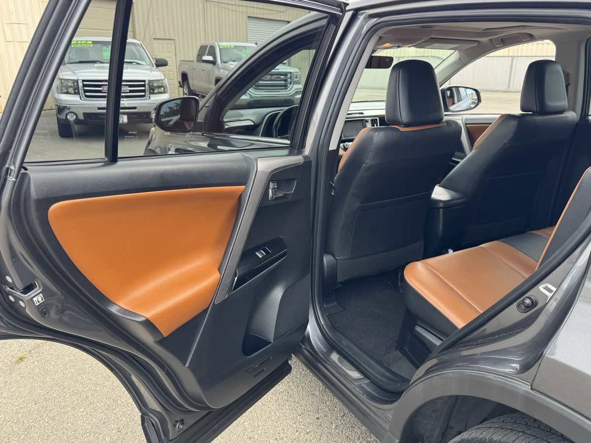 Used 2017 Toyota RAV4 Limited w/ Advanced Technology Package AWD/4WD image 21