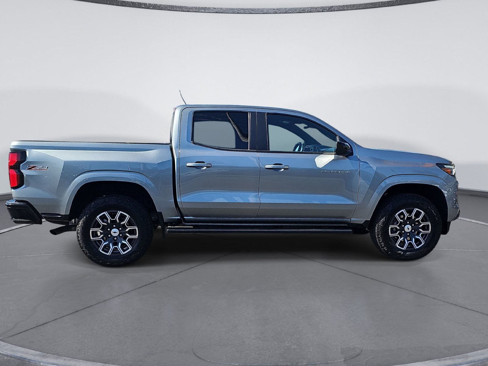 Used 2024 Chevrolet Colorado Z71 w/ Advanced Trailering Package AWD/4WD image 2