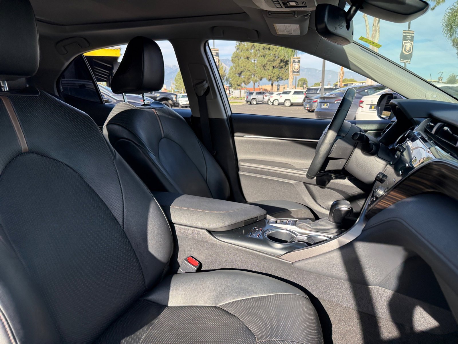 Used 2020 Toyota Camry XLE image 19