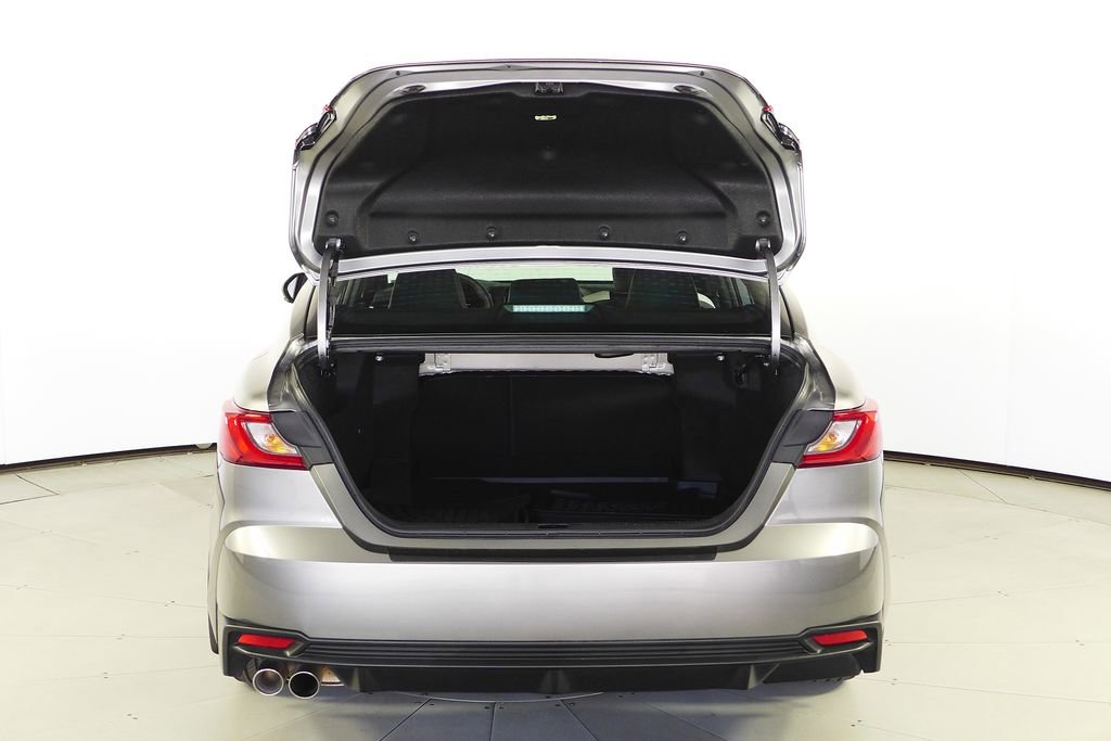 Used 2025 Toyota Camry SE w/ Convenience Package image 10