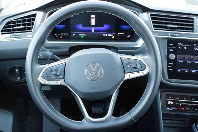 Used 2023 Volkswagen Tiguan SE AWD/4WD image 17
