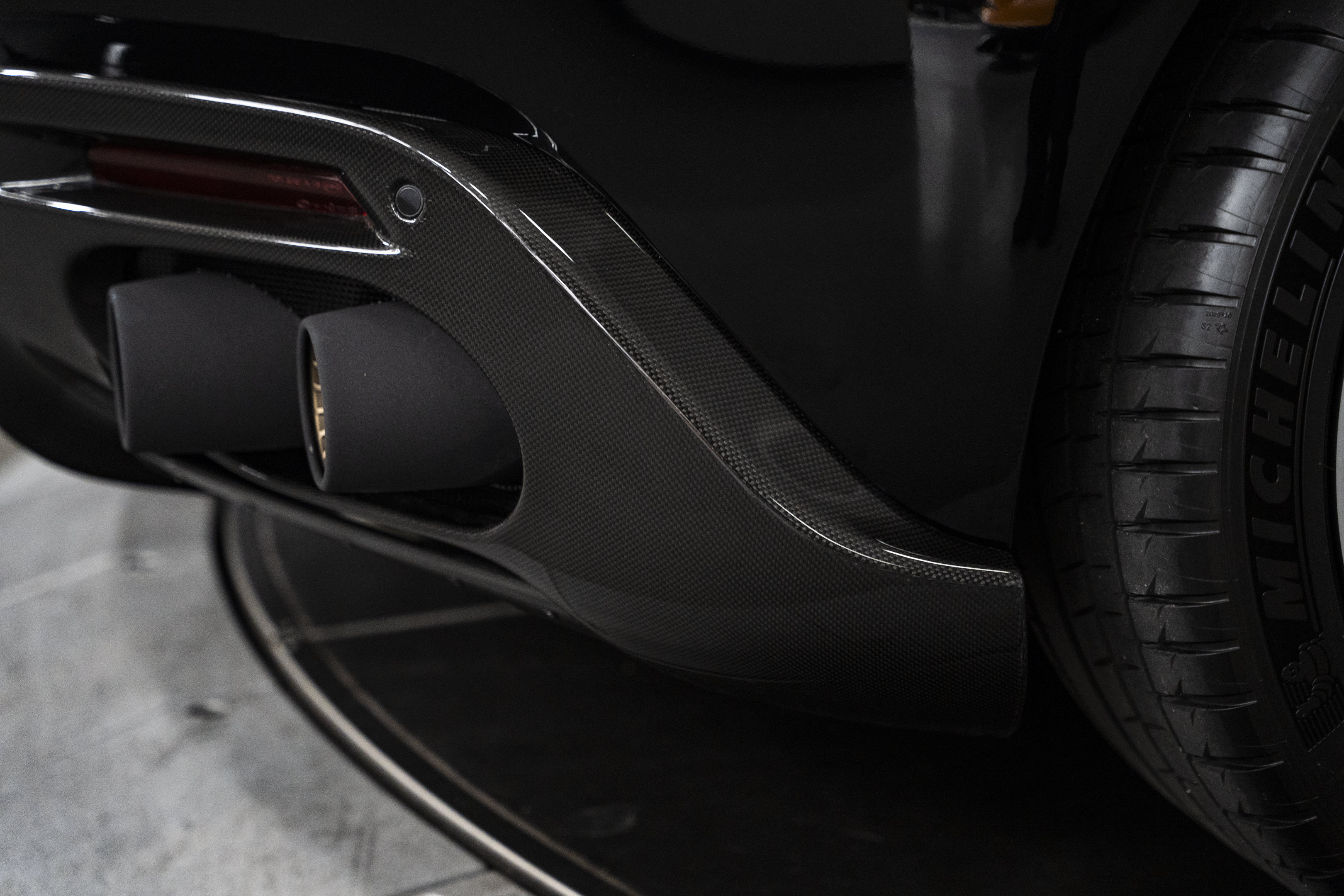 Used 2025 Ferrari Roma Spider RWD image 17