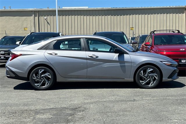 New 2025 Hyundai Elantra SEL image 5