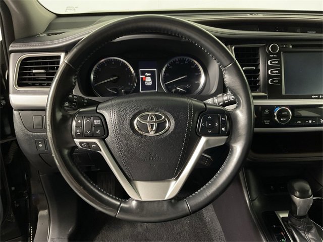 Used 2015 Toyota Highlander XLE image 21