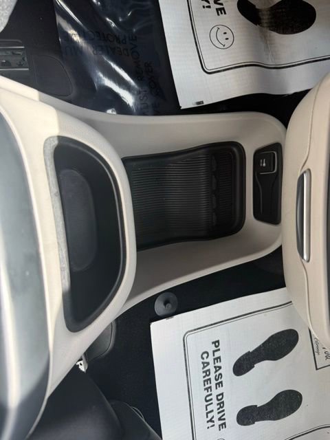 Used 2023 Chrysler Pacifica Touring-L image 23