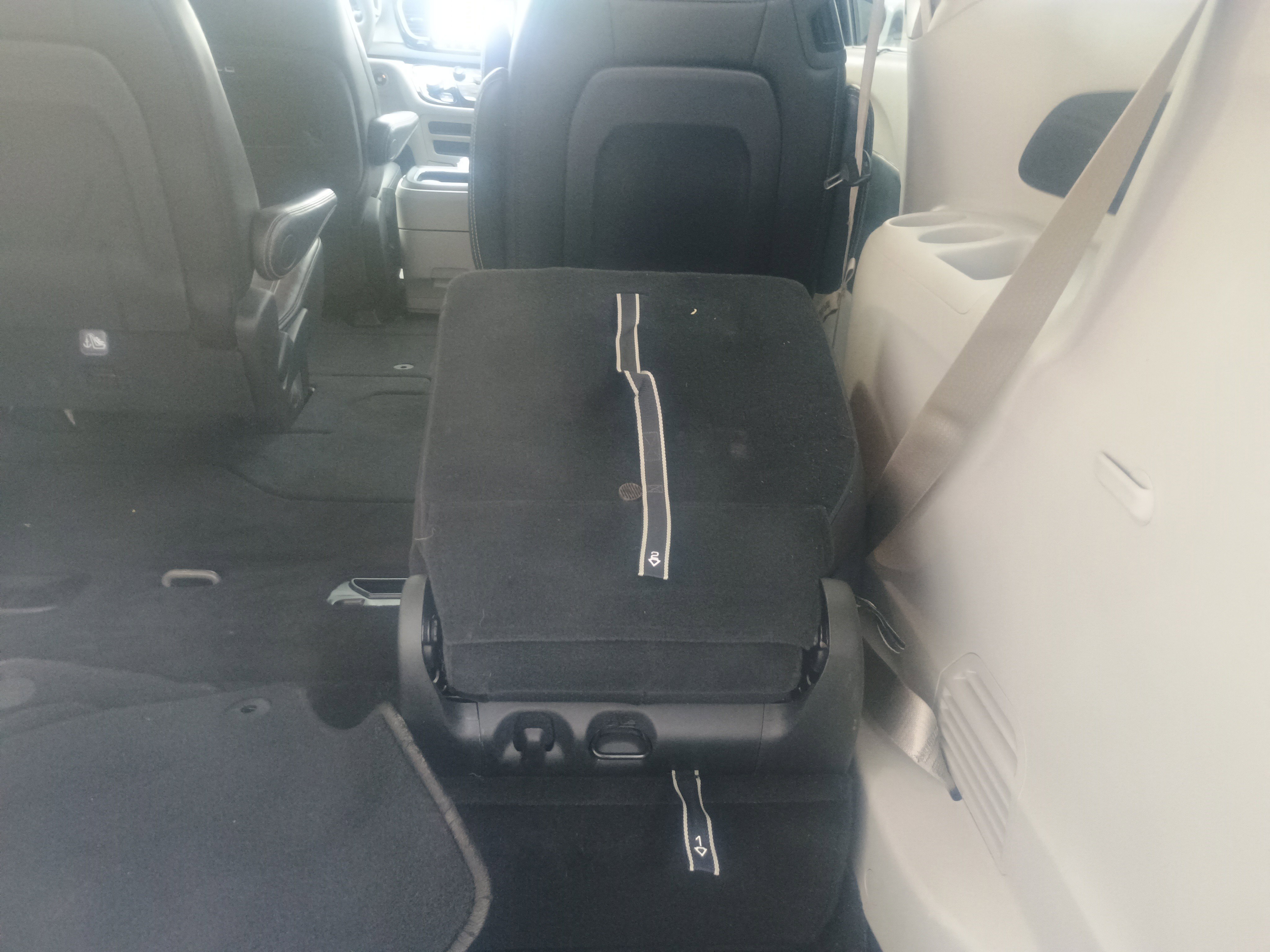 Used 2024 Chrysler Pacifica Touring-L image 11