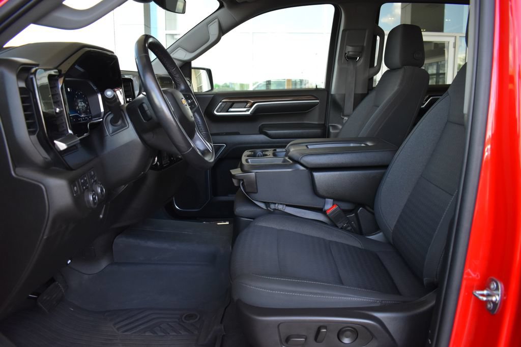 Used 2022 Chevrolet Silverado 1500 LT AWD/4WD image 4