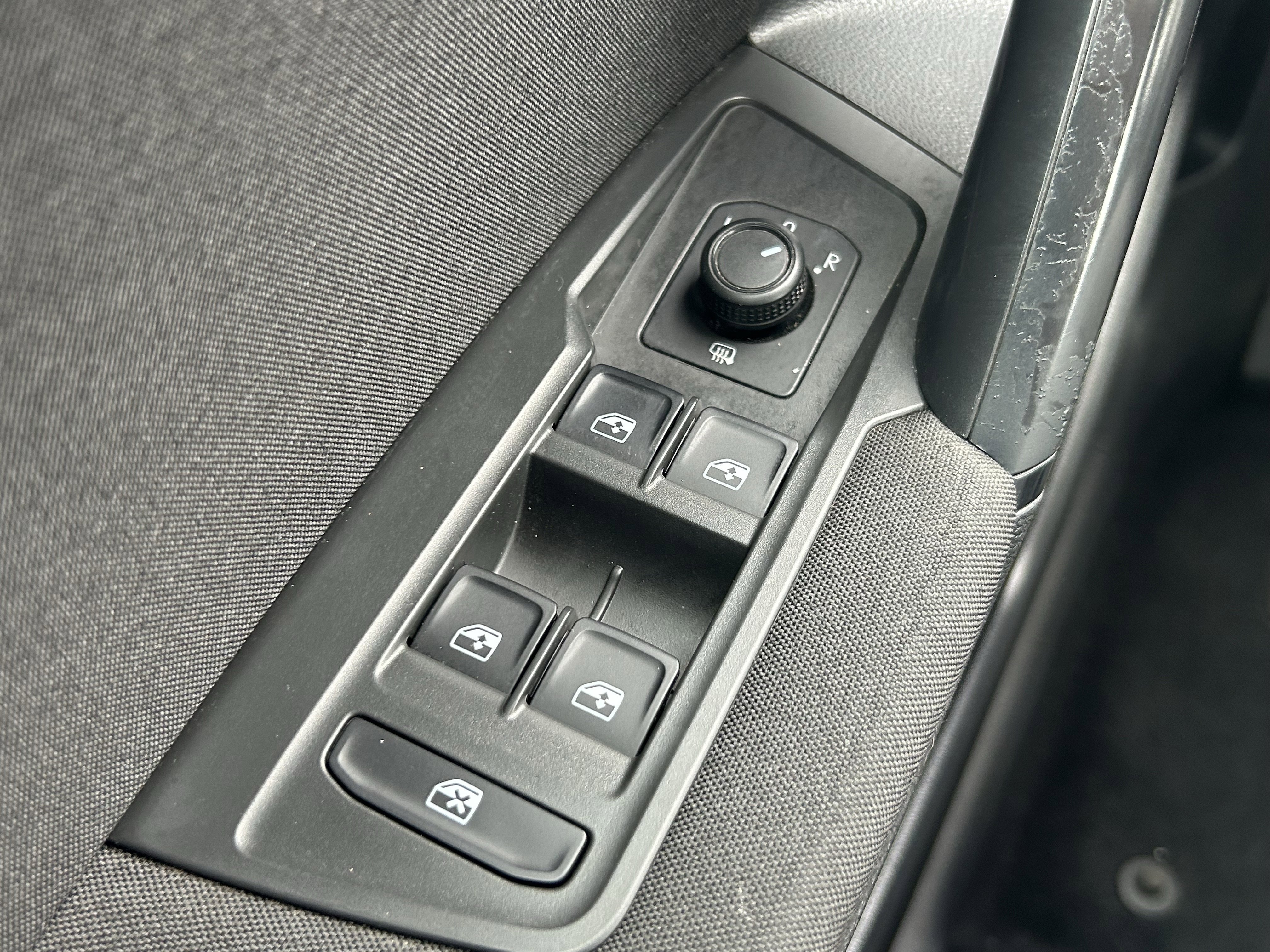 Used 2019 Volkswagen Tiguan S image 16