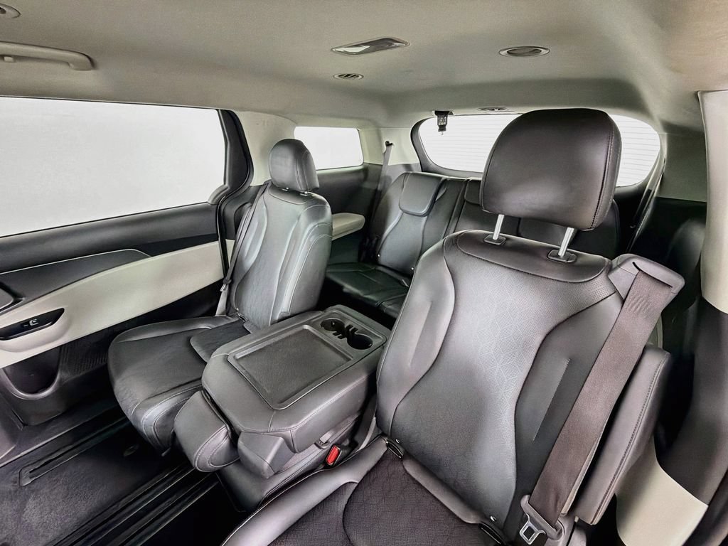 Used 2023 Kia Carnival LX FWD image 22